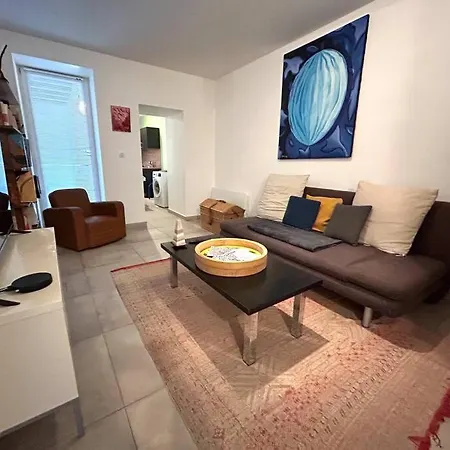 Paisible Et Au Centre Apartment