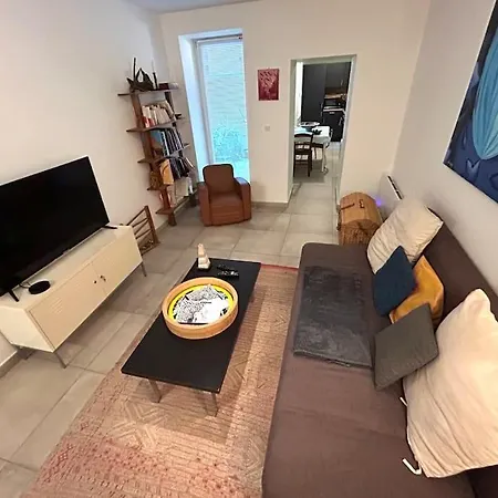 Paisible Et Au Centre مُلووز